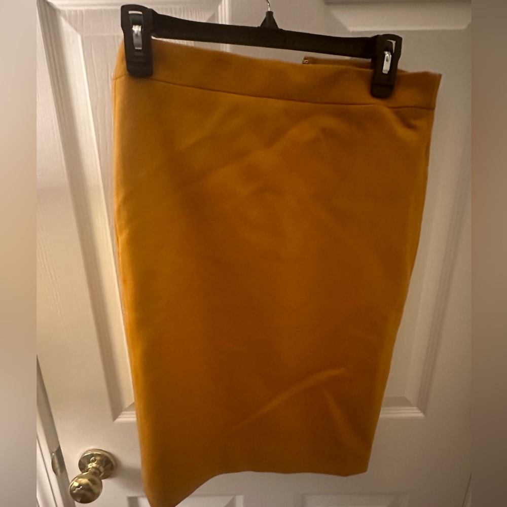 J Crew No 2 Pencil Skirt in Double-Serge Wool (color Heather Honey) - Picture 2 of 5